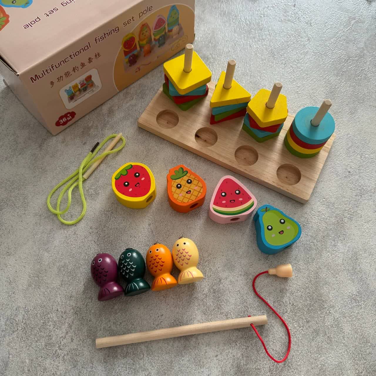 Fidtoy Jouet d'apprentissage Montessori 3-en-1 avec laçage et pêche de formes, jeu de tri de formes et de pêche magnétique en bois pour enfants de 2 à 6 ans, jeu éducatif pour développer la motricité fine, la reconnaissance des couleurs et l'empilement