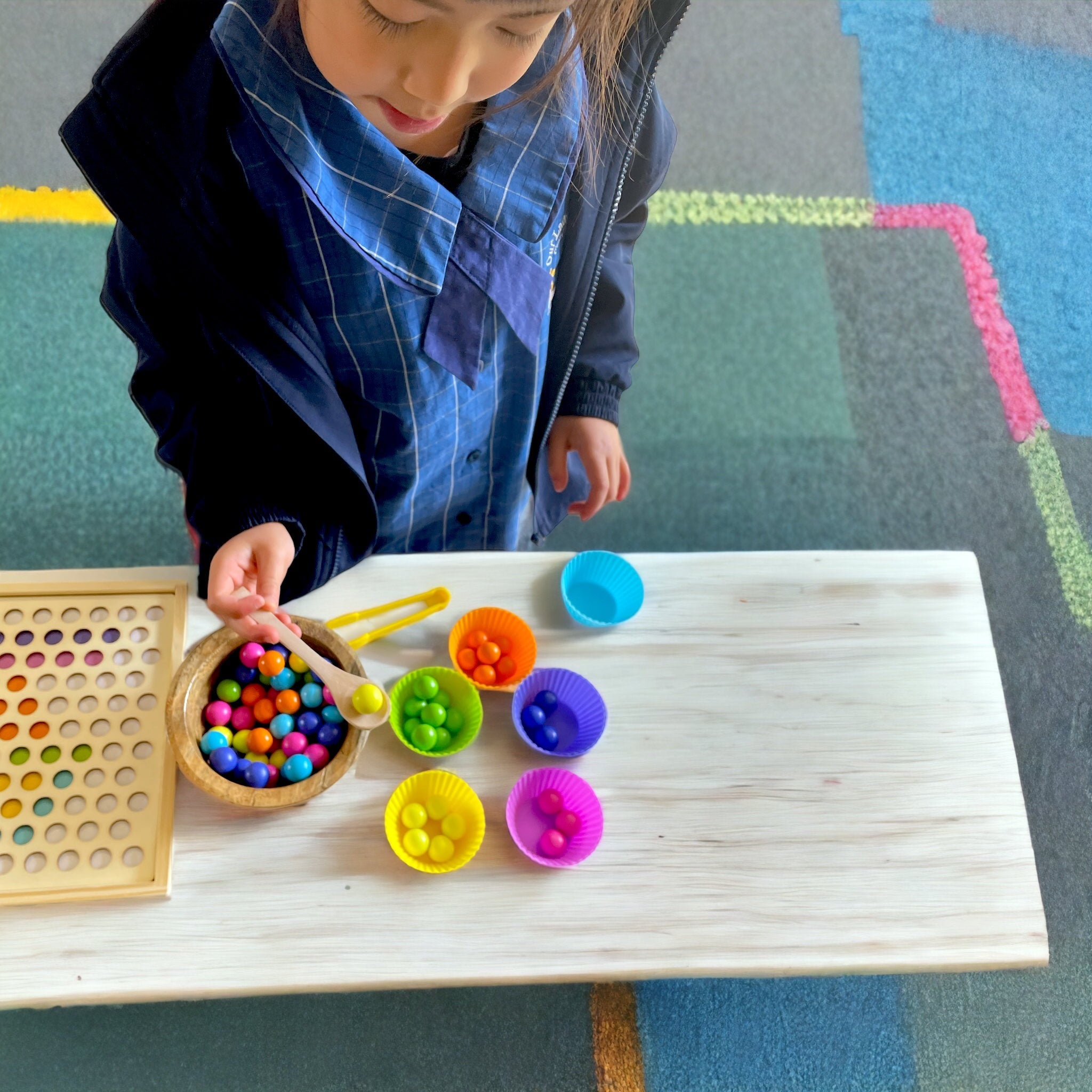 Juego de clasificación de cuentas y juego de memoria 2 en 1 inspirado en Montessori