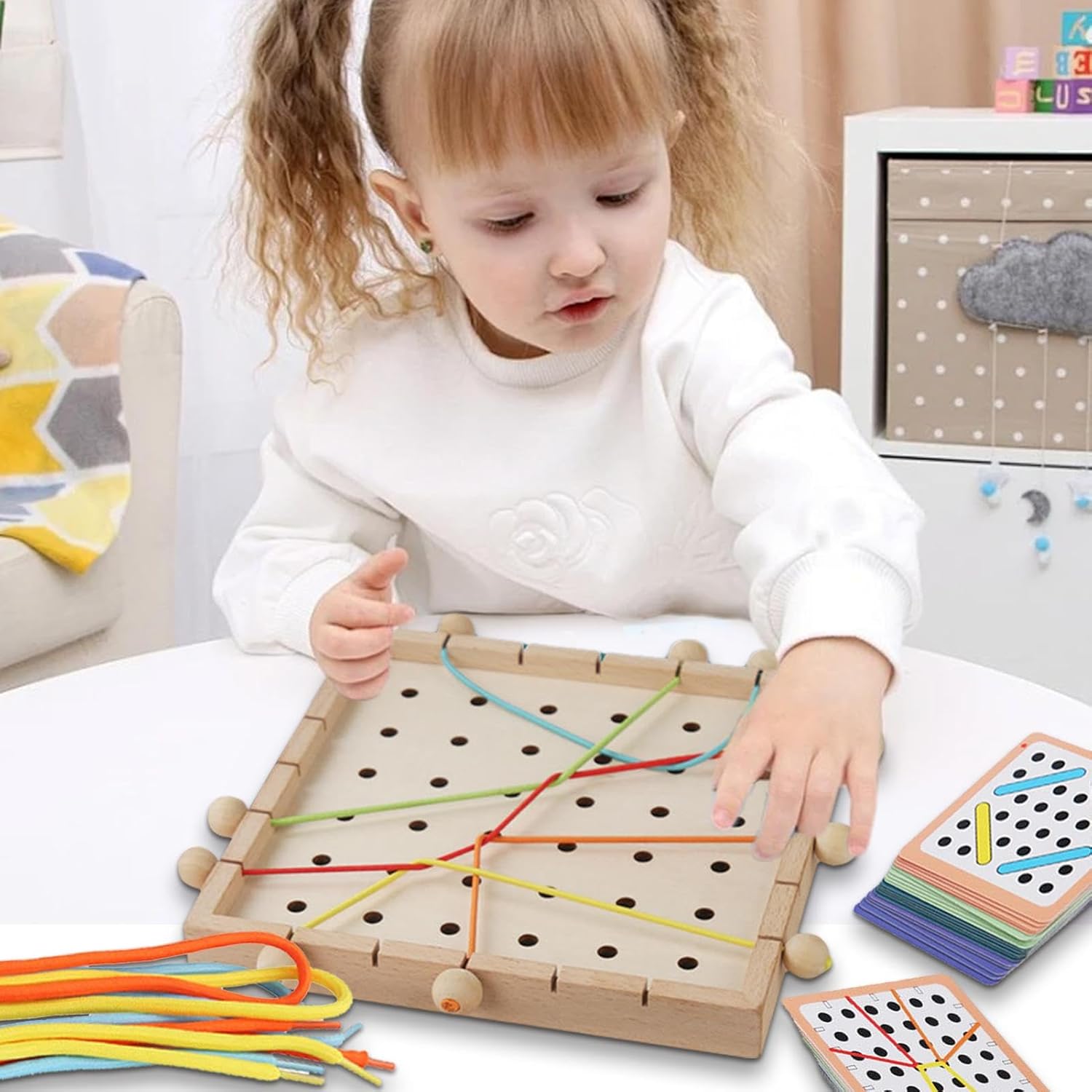 Juguete para cordones para niños pequeños,Juguetes para enhebrar para niños pequeños,Divertida tabla para enhebrar y tirar de cuerdas, 40 tarjetas de aprendizaje, 6 hilos de colores | Los rompecabezas