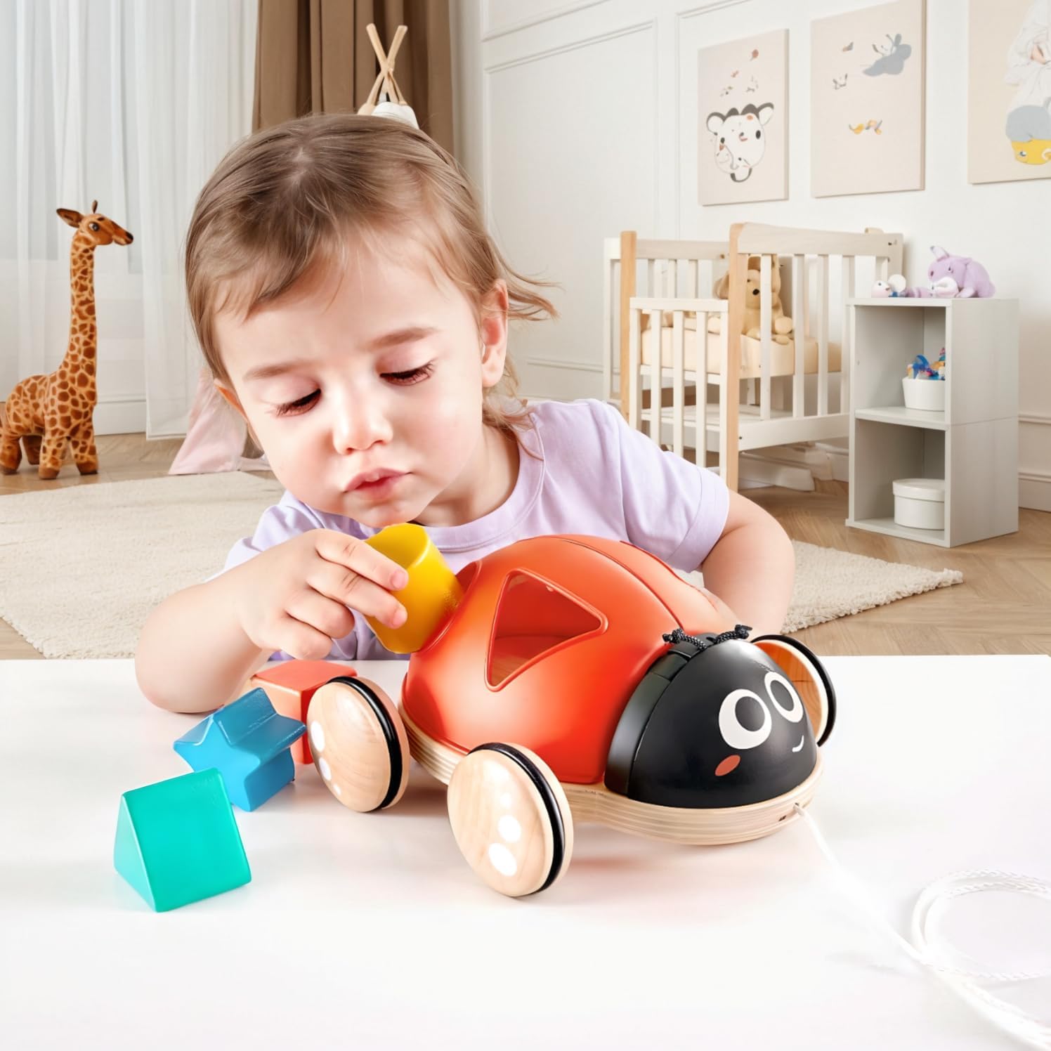 Juguete de arrastre de mariquita de madera Fidtoy con clasificador de formas para niños pequeños