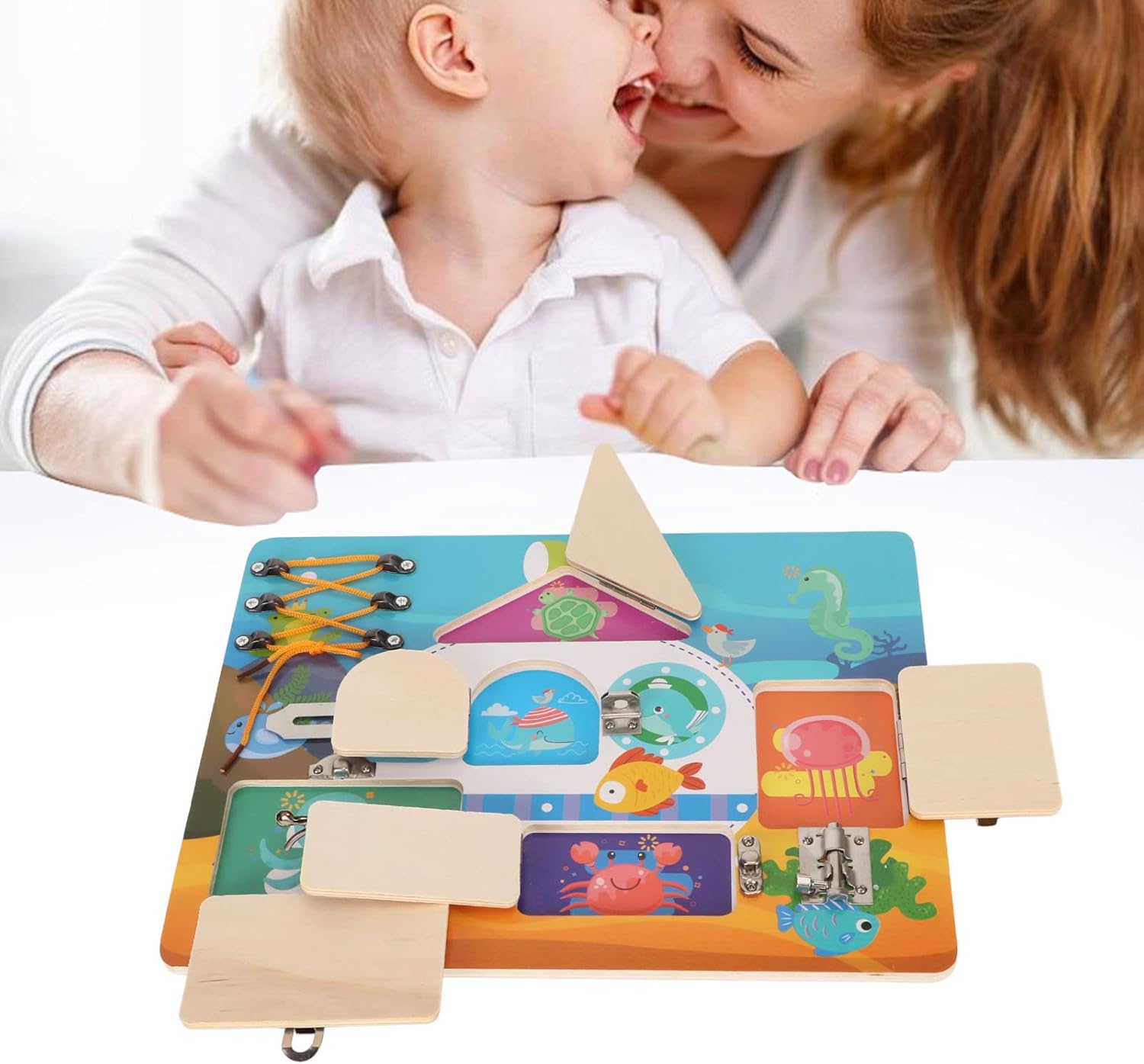 Tableau sensoriel, stimulation cérébrale, planche d'activités sensorielles, coordination œil-main, thème océan, exploration cognitive pour la maternelle et les tout-petits