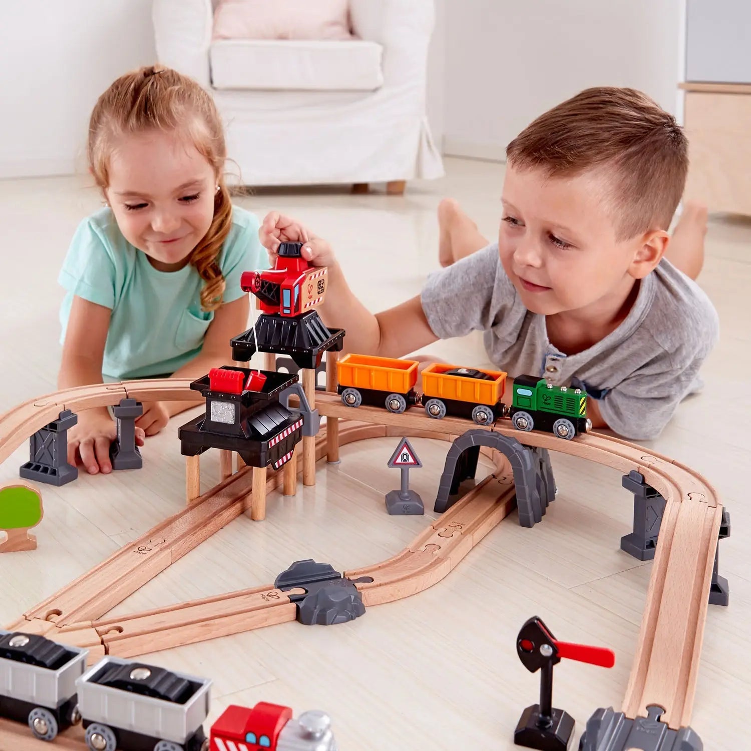 Juego de tren de madera Fidtoy con grúa de carga de ferrocarril para niños