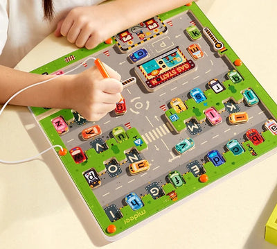 Fidtoy Labyrinthe magnétique de stationnement avec lettres, jouet labyrinthe de voiture alphabet avec 26 voitures lettres et stylo magnétique, jeu d'association majuscules minuscules pour les 3 ans et plus