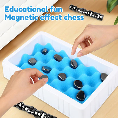 Jeu de société familial Fidtoy Magnetic Effect Chess Stone, Jeu de stratégie en pierre magnétique avec plateau en éponge, corde de jeu et sac de rangement, Jeu de société de logique familiale pour les 3 ans et plus