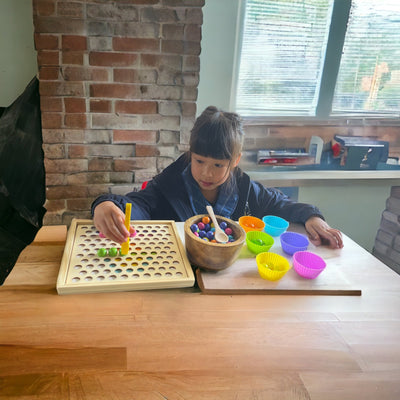 Juego de clasificación de cuentas y juego de memoria 2 en 1 inspirado en Montessori
