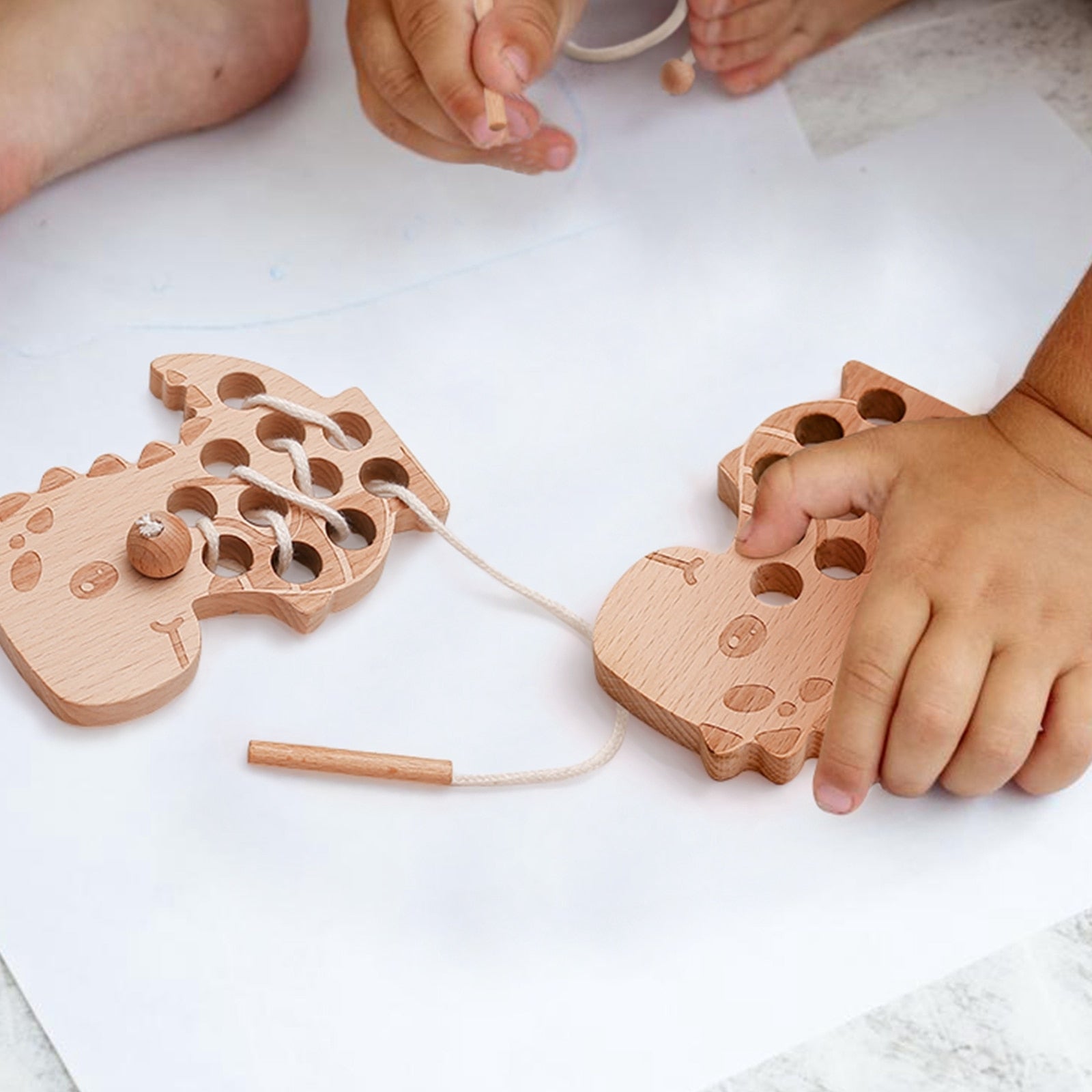 Jeu d'enfilage animaux en bois