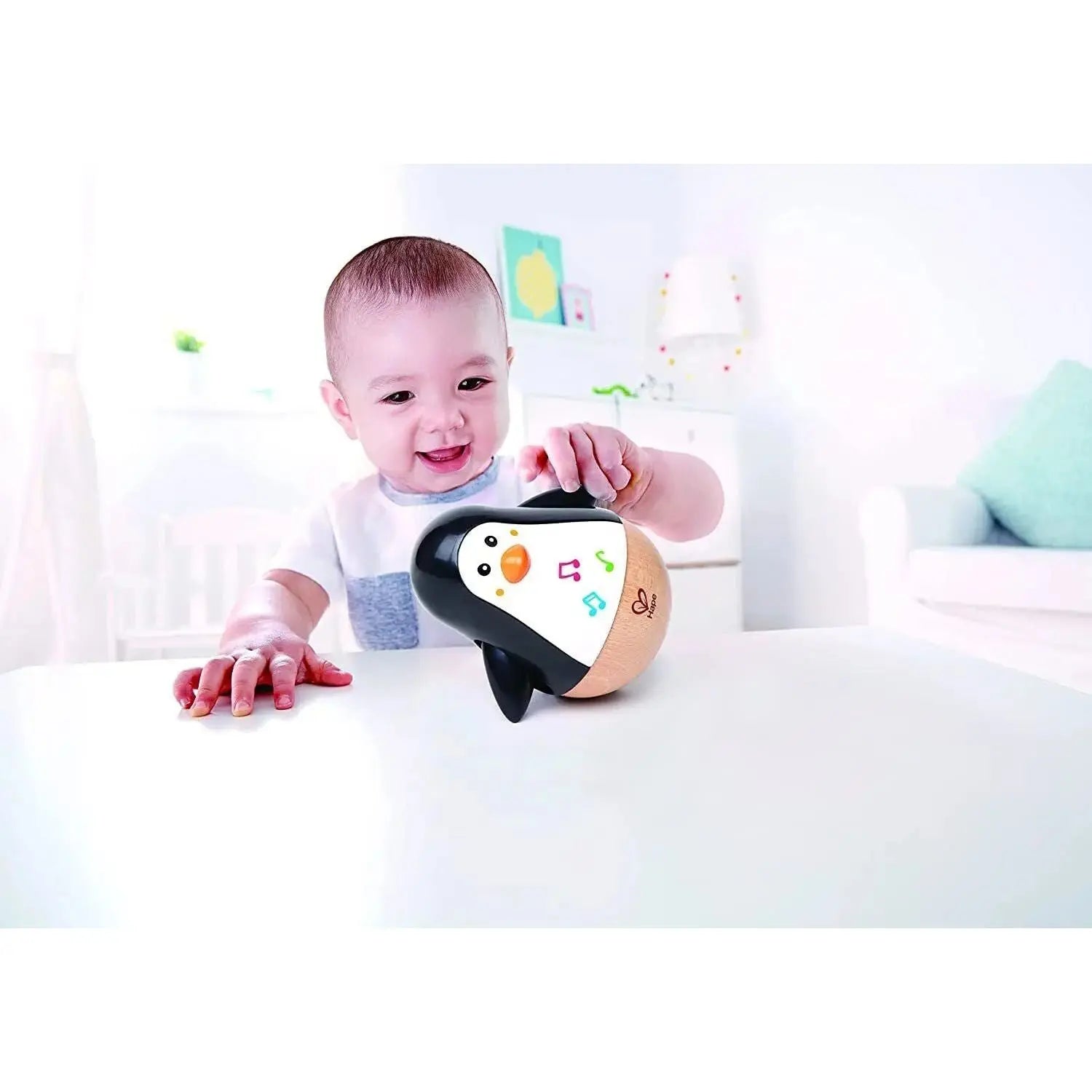 Juguete musical tambaleante de pingüino de madera Fidtoy para bebés de 6 meses en adelante
