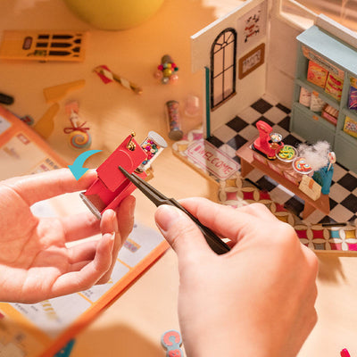 Maquette de maison miniature assemblée à la main
